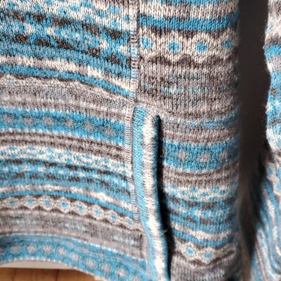 Super comfy soft, soft hooded sweater, like new - Picture 4 of 8